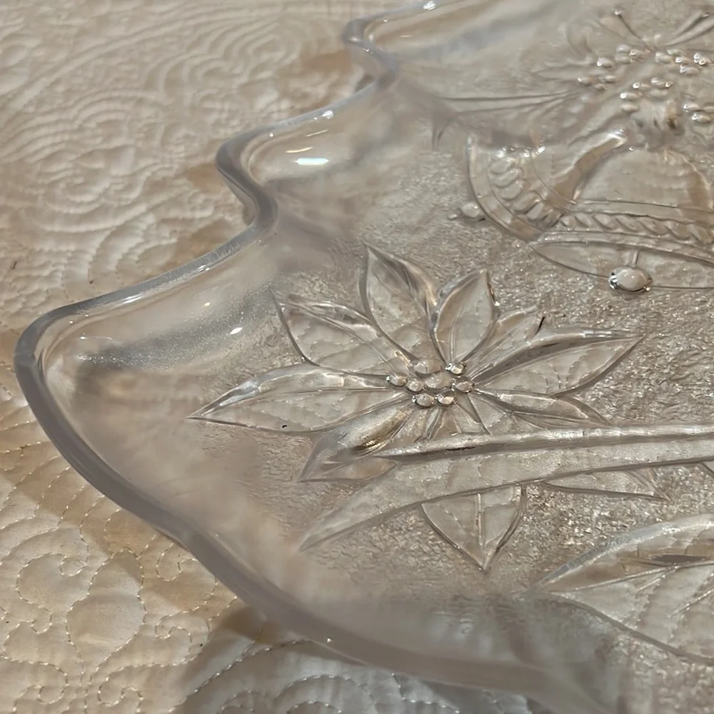 Glass‎ Christmas Tree servers